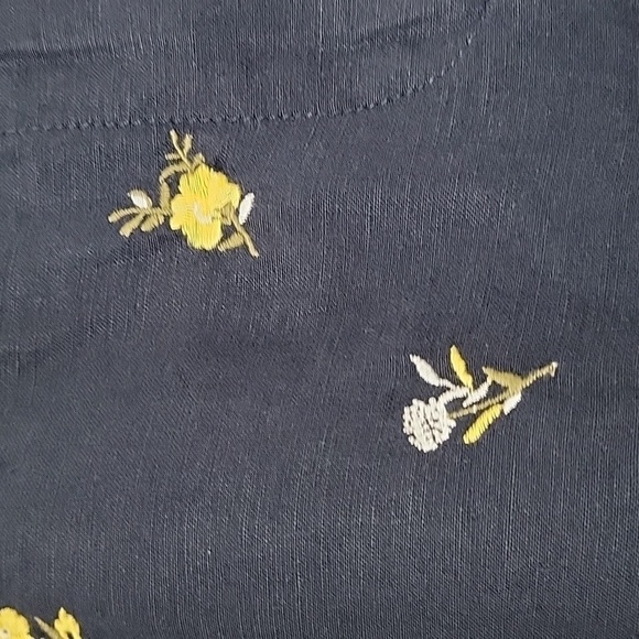 Loft Size 8 Navy Blue with Yellow & White Embroidered Floral Linen Blend Shorts - Picture 2 of 11